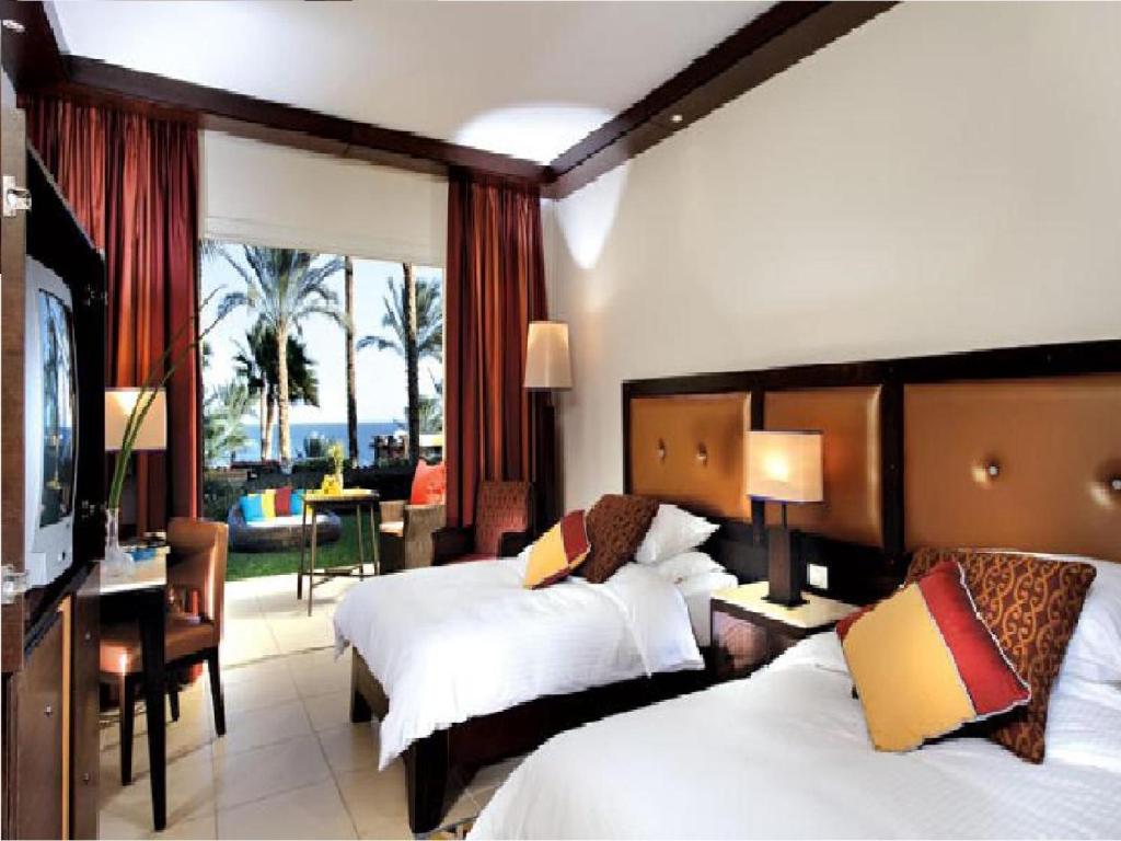 Grand Rotana Club