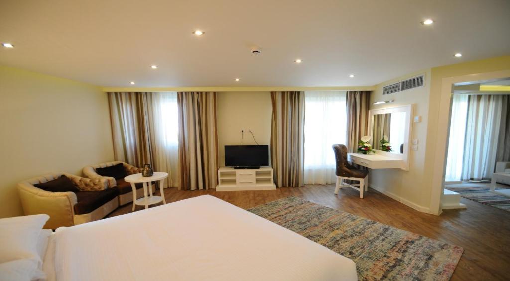 Sunrise Montemare Suite 1